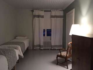 Гостевой дом Guesthouse Kumpunen Petäjävesi Двухместный номер с 2 отдельными кроватями и ванной комнатой-2